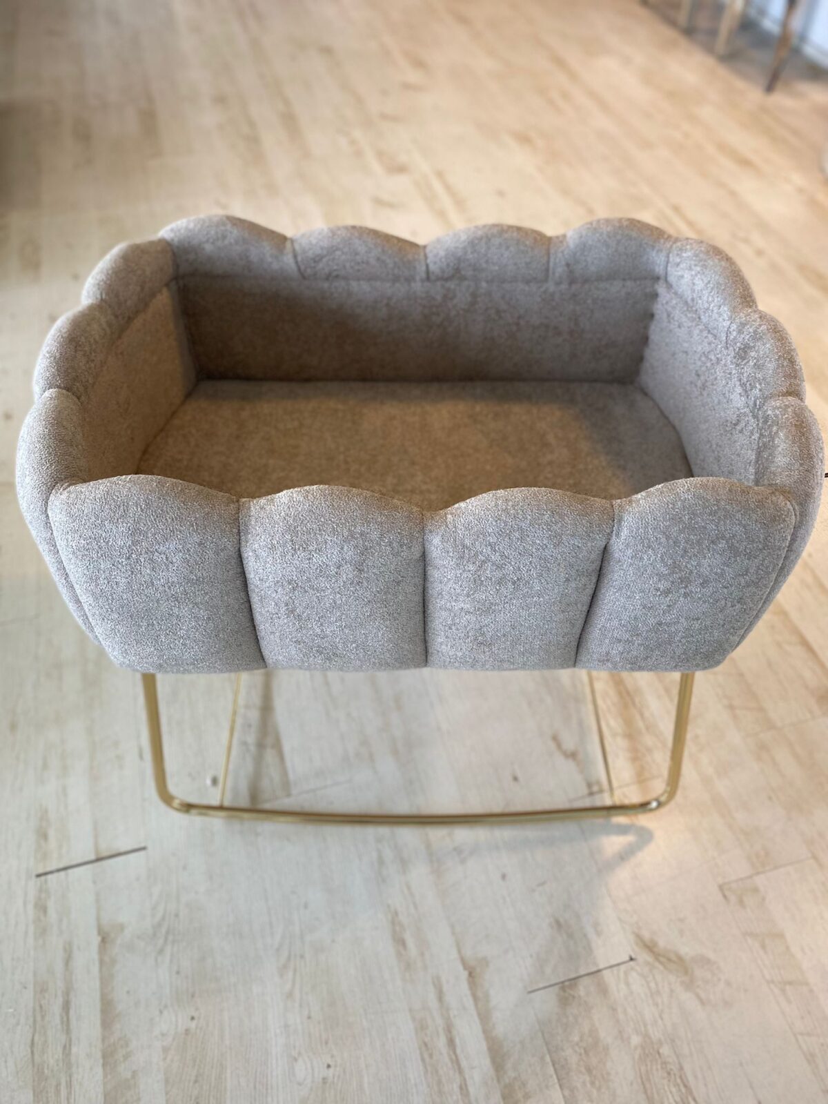 Luxe Schelpen Baby Wieg - Teddystof Met Metalen Poten - Lichtbruin – Image 1