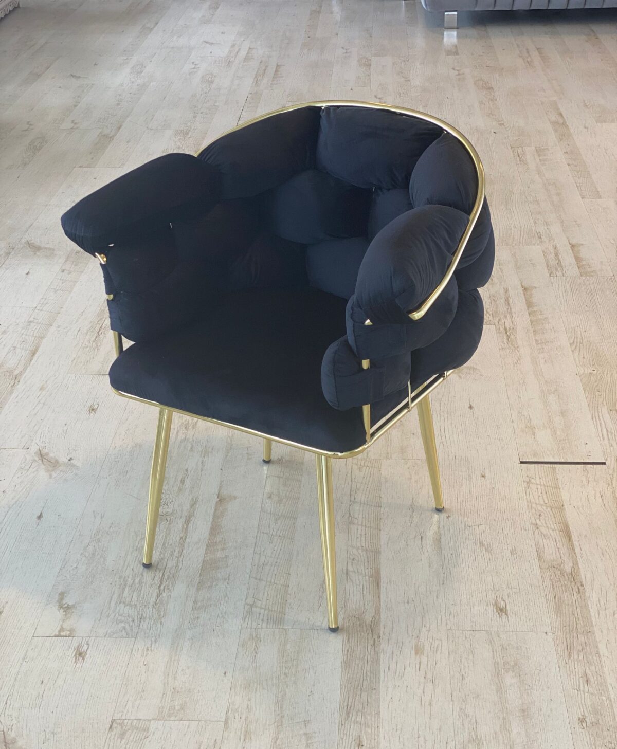 Wavy Fluwelen Stoelen - Metalen Poten - Zwart - Görsel 1