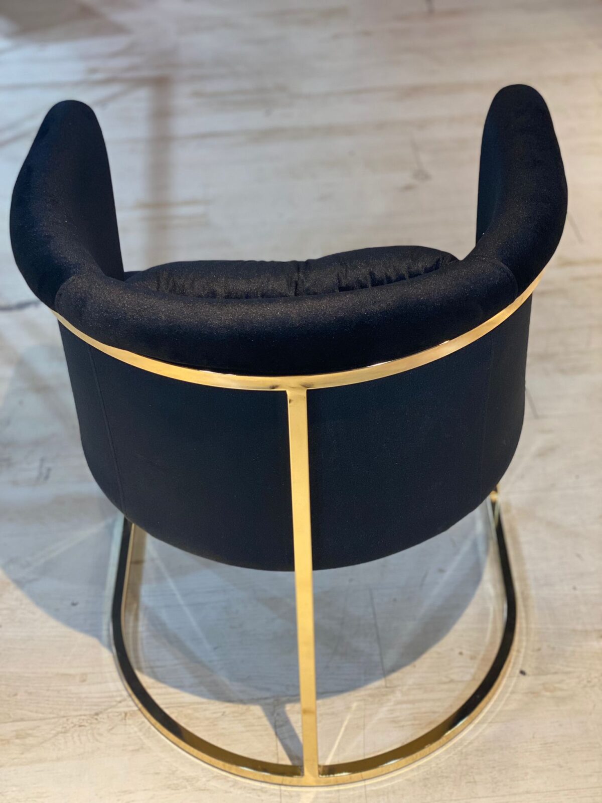 Fluwelen Stoel Met Metalen Poten - Zwart/Gold - Görsel 3