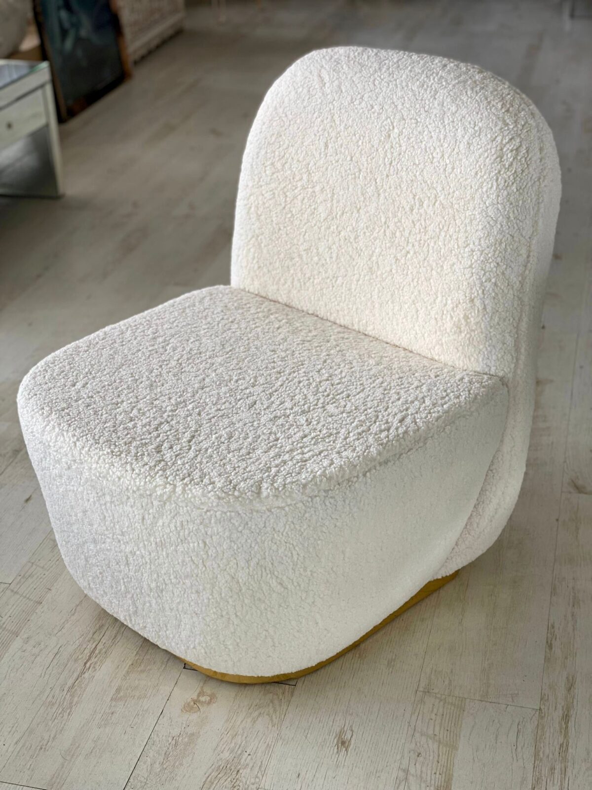 Luxe Teddystoel - Beige - Met Gouden Poot - 88 cm x 66 cm – Image 2