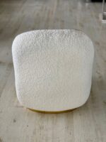 Luxe Teddystoel - Beige - Met Gouden Poot - 88 cm x 66 cm – Image 3