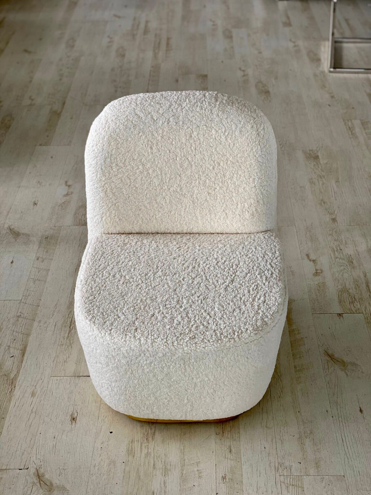 Luxe Teddystoel - Beige - Met Gouden Poot - 88 cm x 66 cm – Image 1