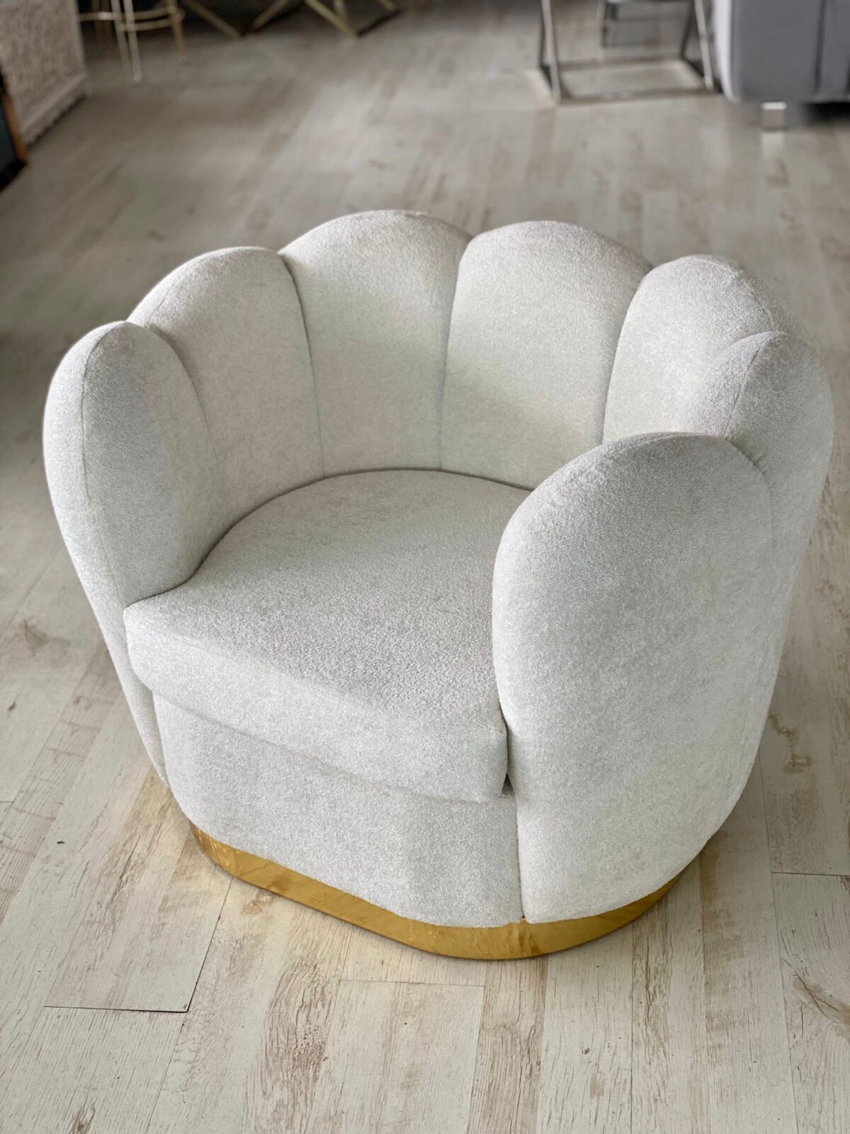 Luxe Schelpstoel - Teddystof - Beige - Met Gouden Poot -  77 x 102 cm - Image 1