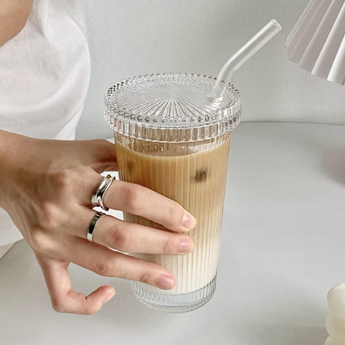 Geribbelde Glazen Beker Met Deksel + Rietje - 375ml - Geribbelde Verticale Gestreepte Glazen Koffiemok Met Stro en Deksel - Smoothie ijskoffie mug tumbler smoothie cups - Afbeelding 1