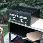 Sabah BBQ1 - Barbecue Kooltuinoven en Grill op Wielen met Hittebestendig Glas en Waterdichte Hoes - Image 8
