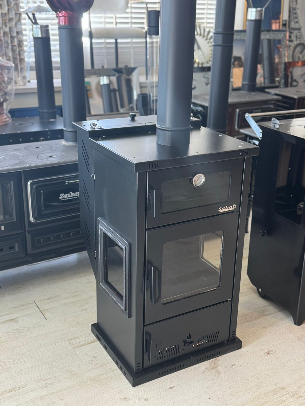 PLT02 Pelletkachel met Oven – Efficiënte Verwarming & Bakfunctionaliteit, 13 kg Capaciteit, 75-80 m², Mat Zwart - Inclusief: schraper, haak en Bakplaat - Görsel 5