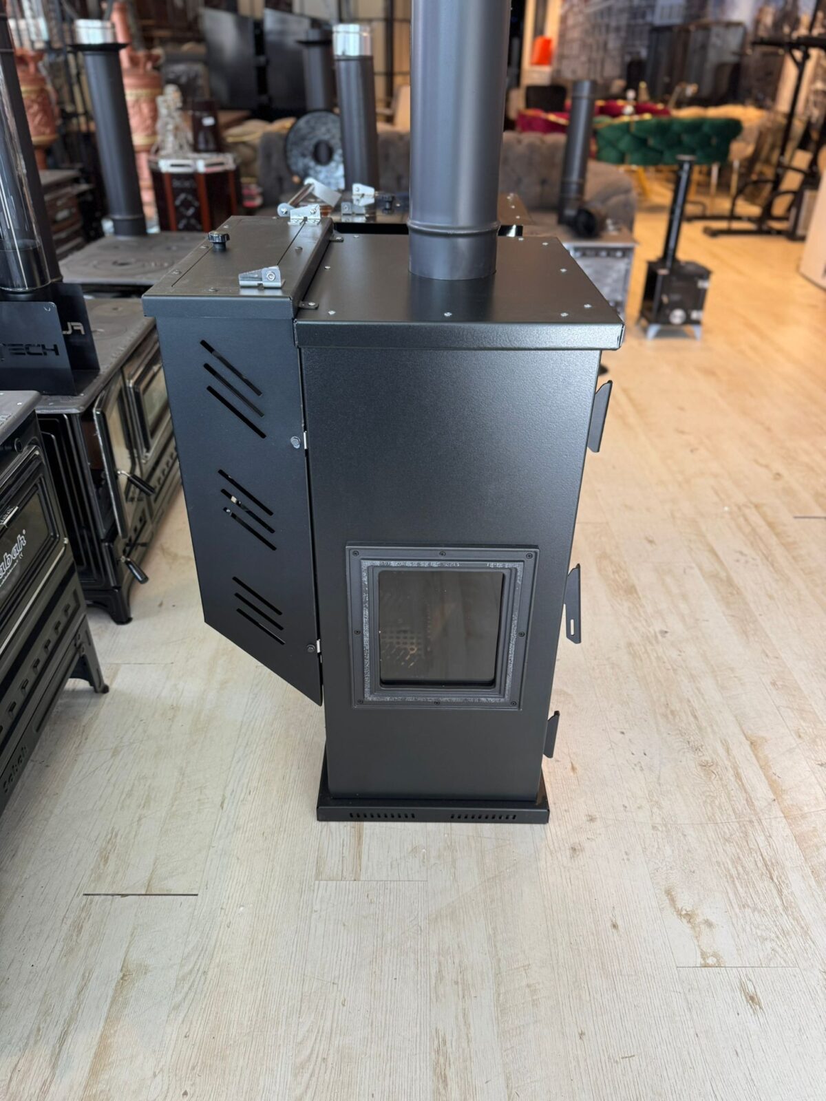 PLT02 Pelletkachel met Oven – Efficiënte Verwarming & Bakfunctionaliteit, 13 kg Capaciteit, 75-80 m², Mat Zwart - Inclusief: schraper, haak en Bakplaat - Görsel 6