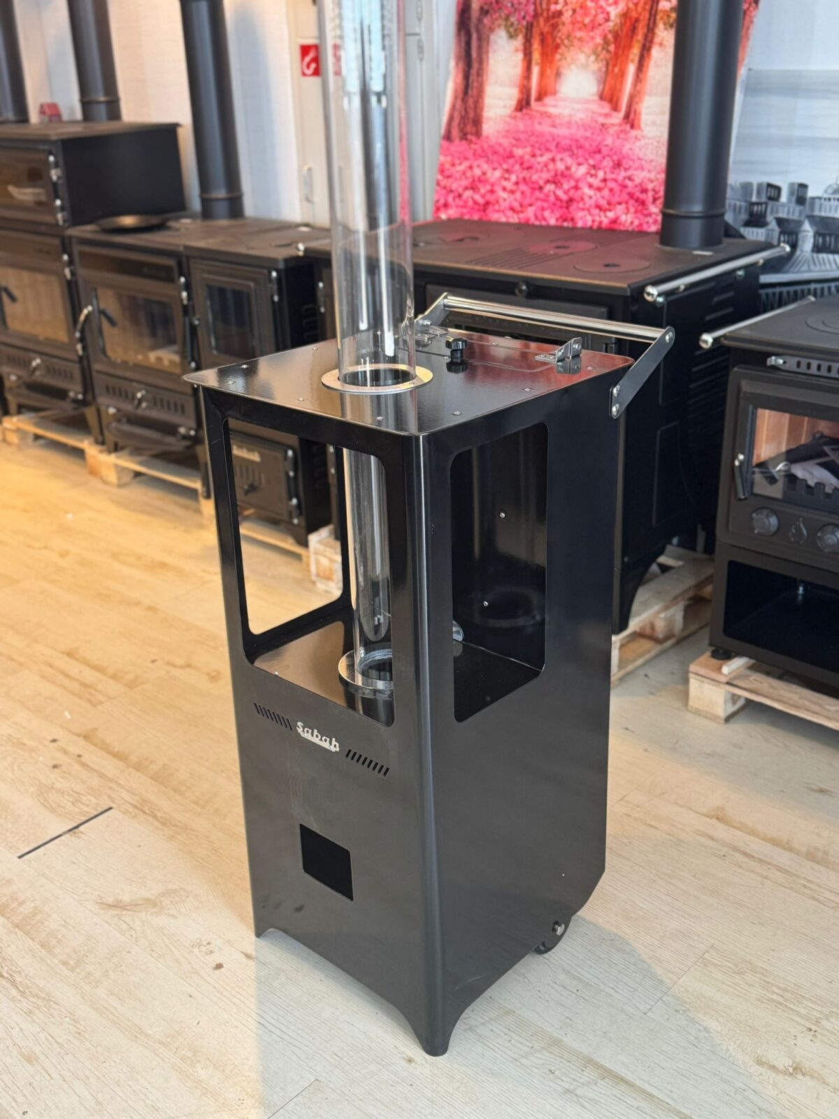 PLT01 Pelletkachel met Glazen Pijp – Draagbare en Stijlvolle Buitenverwarming met 7 kg Capaciteit-  Modern Ontwerp - Inclusief  Schraper, Haak en Bakplaat – Image 5