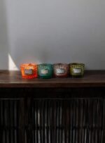 Ekselans EK-194 - Handgemaakte Geurkaarsen - Set van 4 – 6 x 8 cm – Roze, Blauw, Geel, Oranje