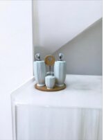 Ekselans EK-552 - 4-delige Olie- en Azijnset met Zout en Peperpotjes – Keramiek & Houten Standaard – 17 x 18 cm