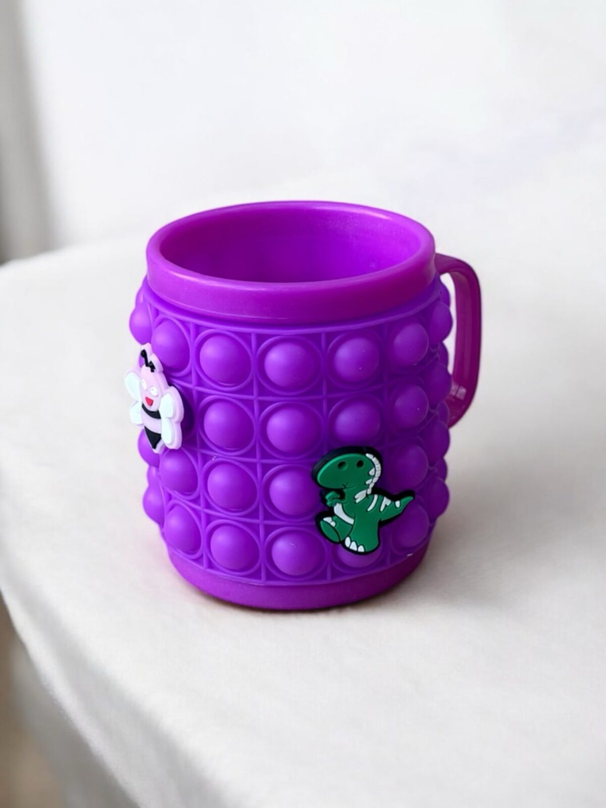 Paarse Ekselans EK-326 - Paarse Siliconen Drinkbeker met Handvat – Pop It Design – Inclusief Jibbitz-Stijl Versiering – 12 x 9,5 cm - Görsel 1