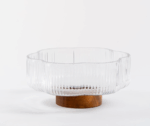 Acacia - Bloemvormige Glazen Schaal met Acaciahouten Poot – Geribbeld Glas - Ø20,5 cm – H9,5 cm – Luxe Serveerkom voor Noten, Snacks, Gebak of Decoratie – Transparant Glas met Natuurhouten Onderkant